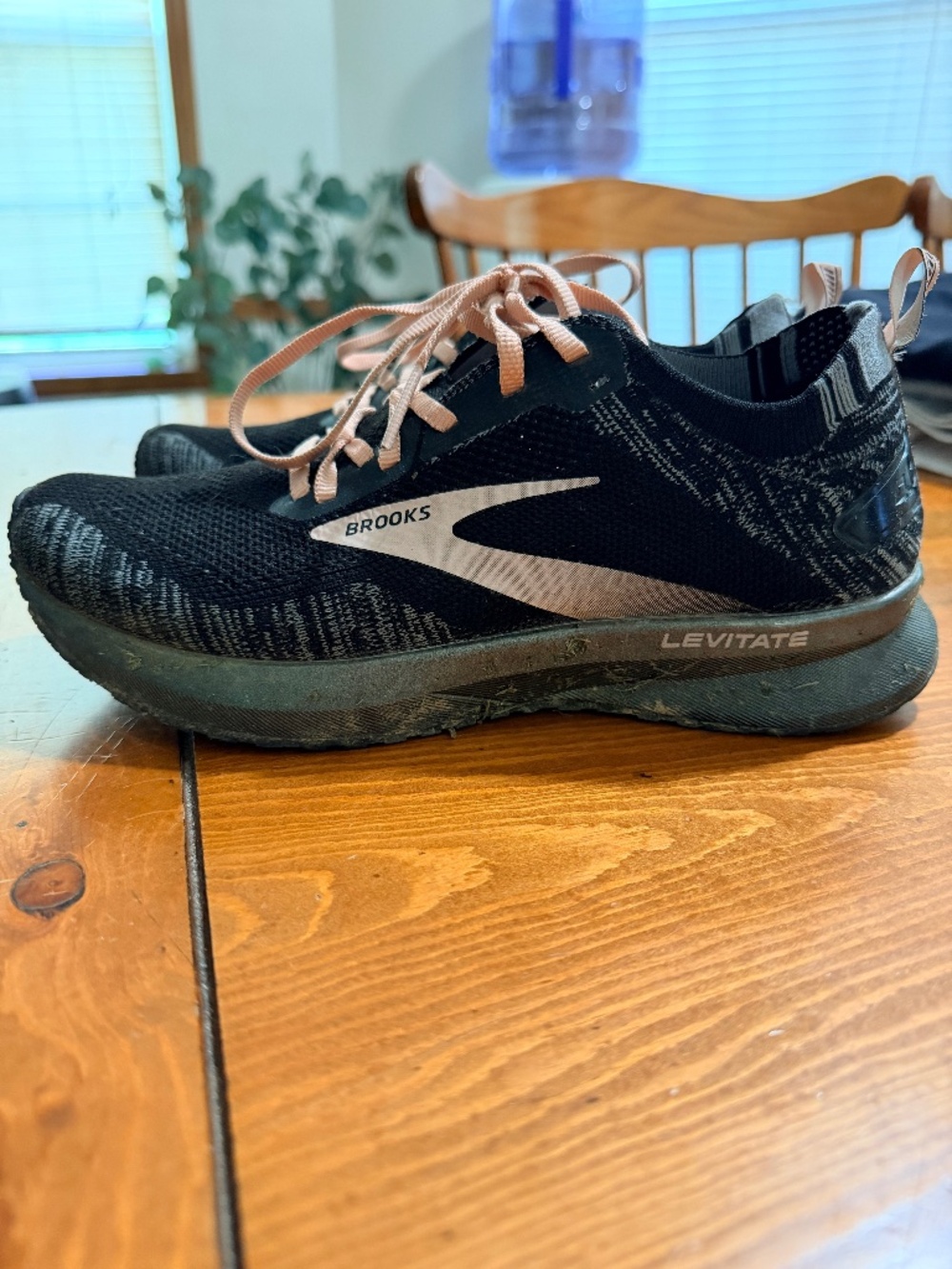 Brooks levitate shoe